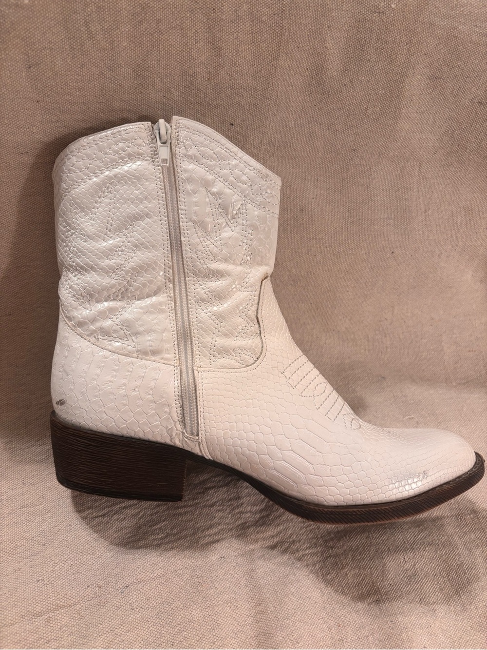 Coconuts by Matisse Pistol white faux snakeskin-embossed ankle cowboy boots - Picture 5 of 13